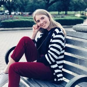 Meet your Posher, Alona